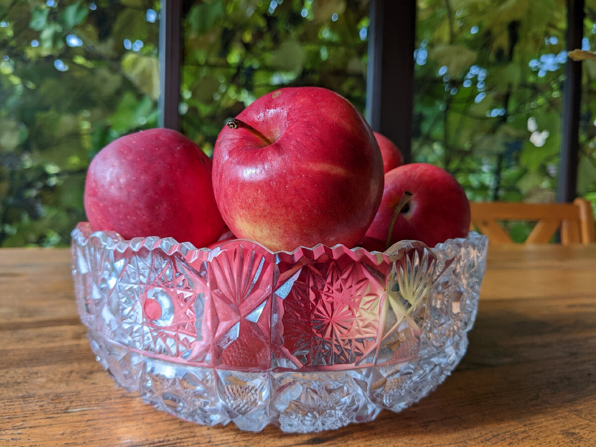 Хрусталь в моем дачном доме не стоит, а используется