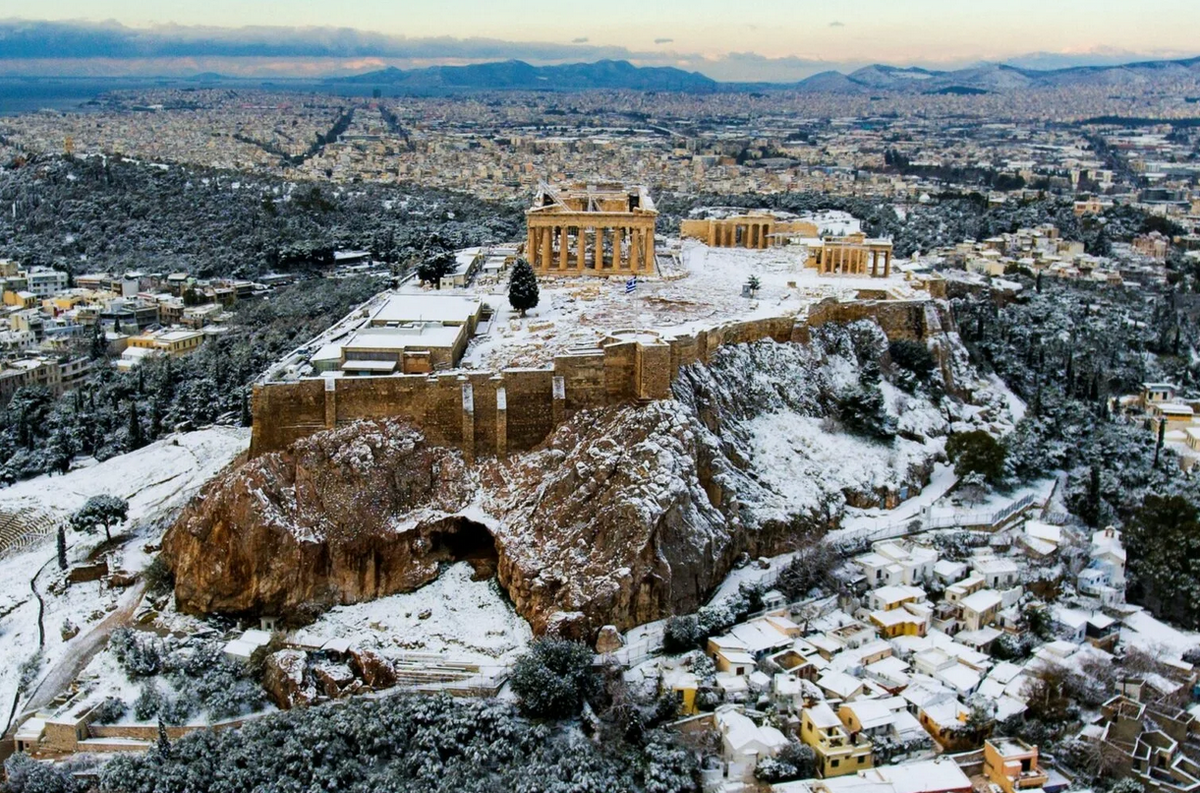 Акрополь Афины Греция в снегу. Афины Греция зимой. Афины Акрополь зимой. Греция Афины 2022.