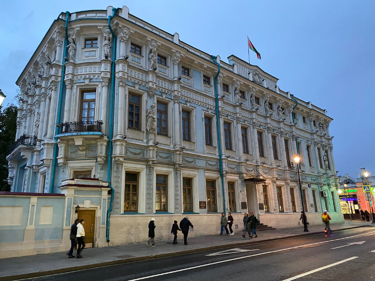 Прогулка по Армянскому переулку. Прохожие даже не представляют, какая у  него богатая история | Загадки науки | Дзен