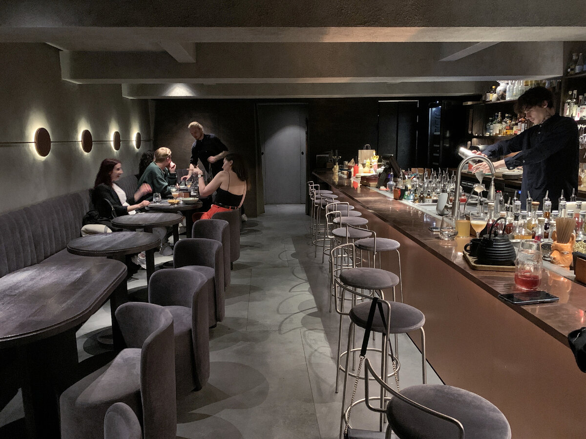 Основной барный зал