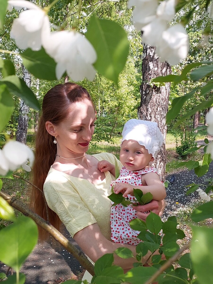 даже, когда кажется, что ты сейчас сидишь неподалеку в своих раздумьях, сама по себе, всё равно ребенок всё считывает. 