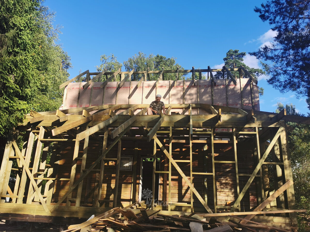 Пока строители возводили нам мезонин и пристройку, мкж практически жил на стройплощадке. Оказалось, что контролировать - ничуть не легче, чем строить самому.