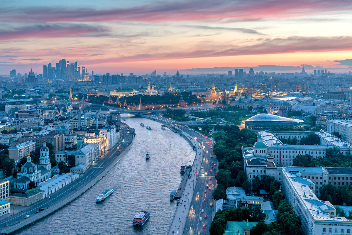 Через город москва. Москва вид из москварека 2022. Вечерняя Москва. Вид на Москву ночью. Панорамные виды Москвы.