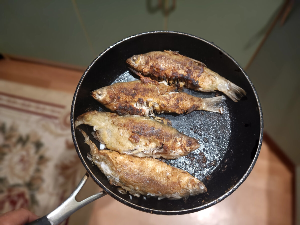 Апартаменты с кухней я люблю хотя бы за то, что можно купить местные продукты и их приготовить - как пожарить, например, свежую  азовскую тарань