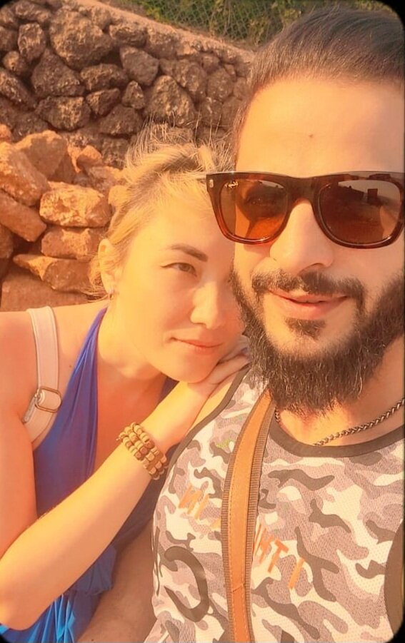 Они любят всякие браслеты, у них это в виде талисманов. Получила в подарок его браслет