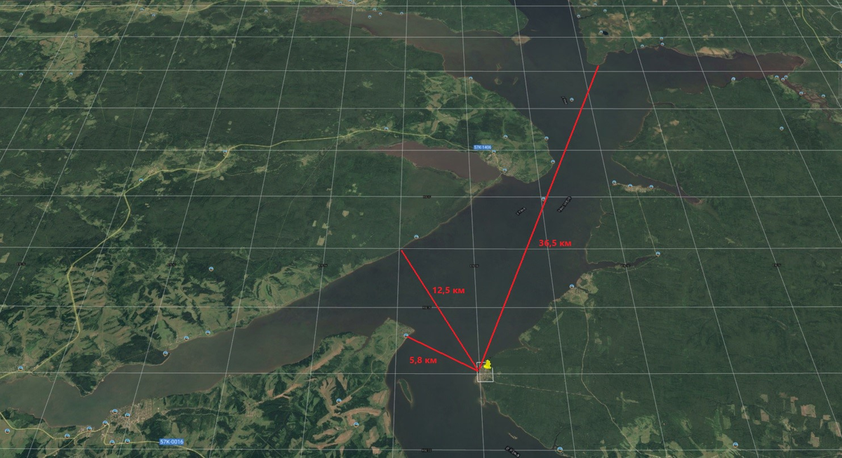 Масштабы открывающихся с участка водных просторов можно оценить только сильно поднявшись над землей - расстояния отмеченные линиями - 5,8 км, 12,5 км, 36,5 км соответственно