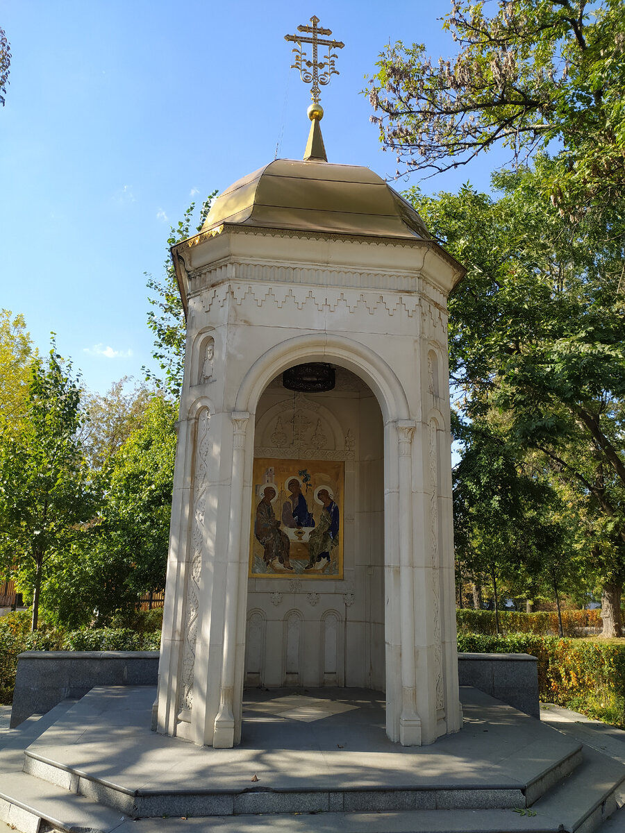 Часовня Троица у Спасо-Андроникова монастыря в Москве /фото автора