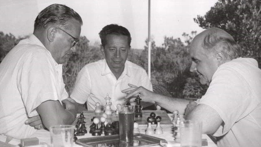 Крлежа и Тито играют в шахматы. Источник: Museum of Yugoslavia