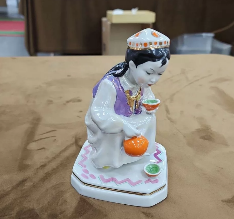 Та же "Маленькая хозяйка". "Жилет" уже пурпуровый (голубой). Фото взято из свободного доступа в интернете.