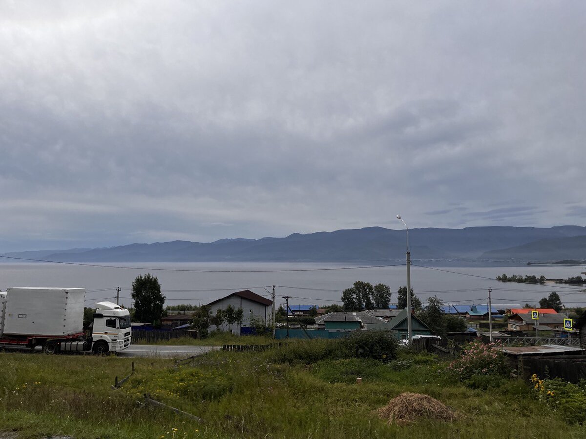Но природа там супер. Да, это озеро Байкал