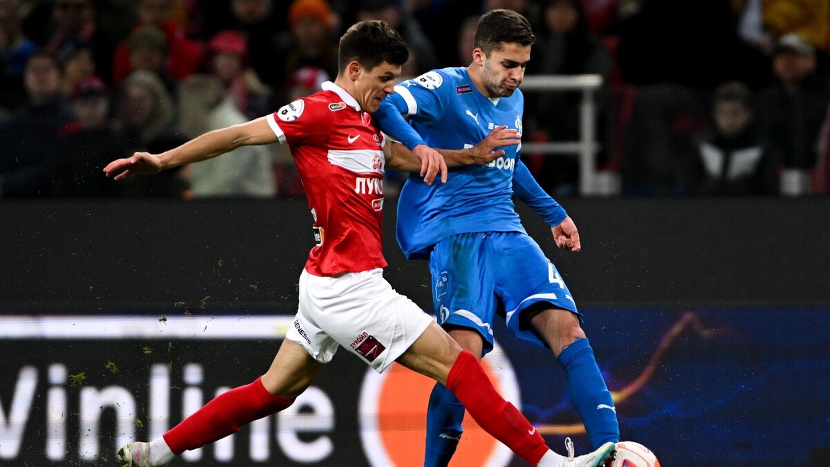 На фото: кадр матча Динамо-Спартак