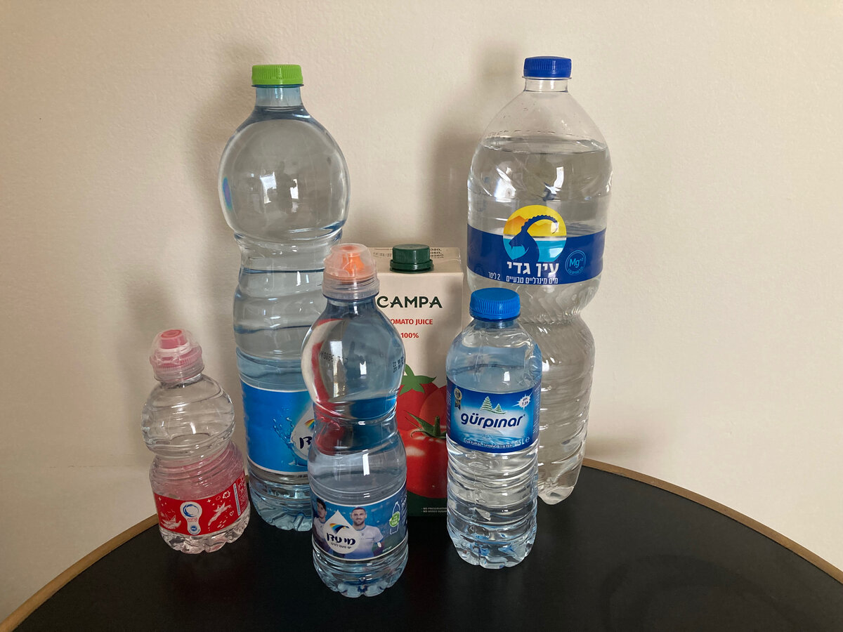 Эта закупка питьевой воды + томатный сок мне обошлась в 55 шекелей (в пересчете на рубли = 1420,60)