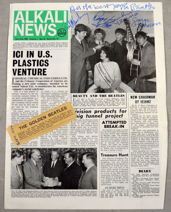 Газету с подделанными Джоном Ленноном автографами the Beatles выставили на аукцион за 1500 фунтов