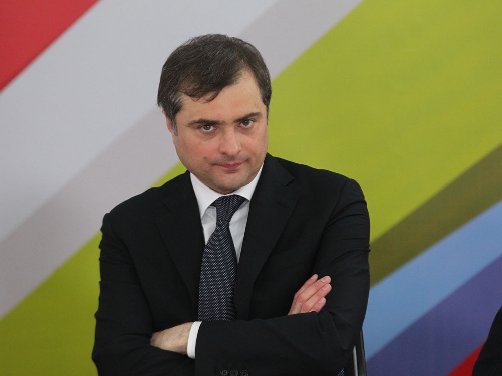 Картинка из интернета. Сурков смотрит на тебя как Гомер на конвергенцию, или Иллиада на Одиссея. Великий Север в общем. Зима близко.