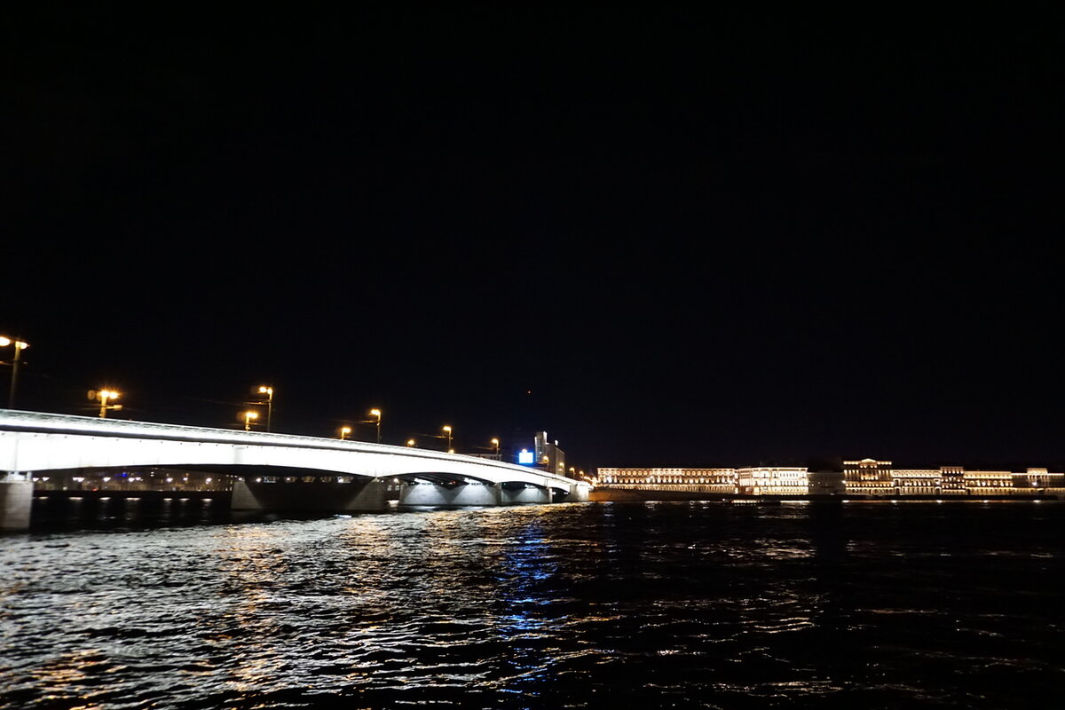 Какое событие связано с дворцовым мостом. Дворцовый мост ночью. Пульт управления дворцовым мостом.