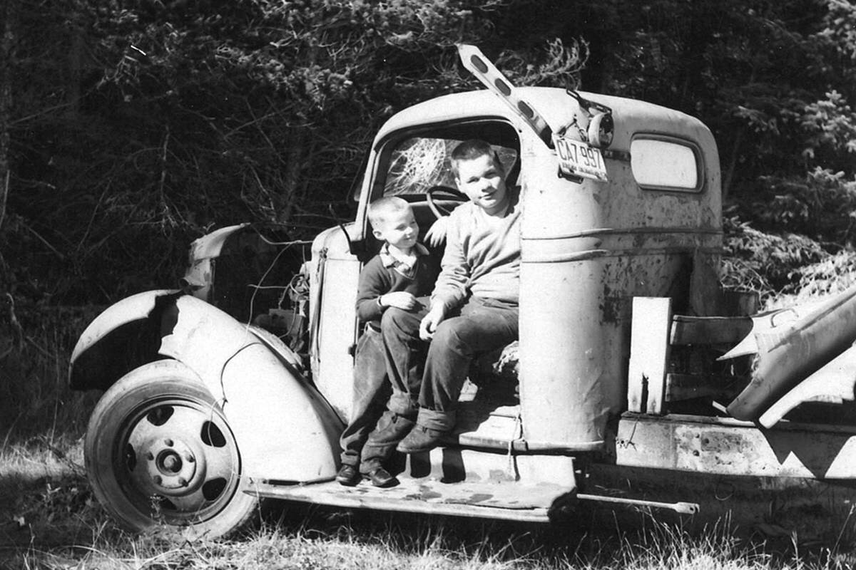 Грейнджер Тейлор (справа) со своим братом