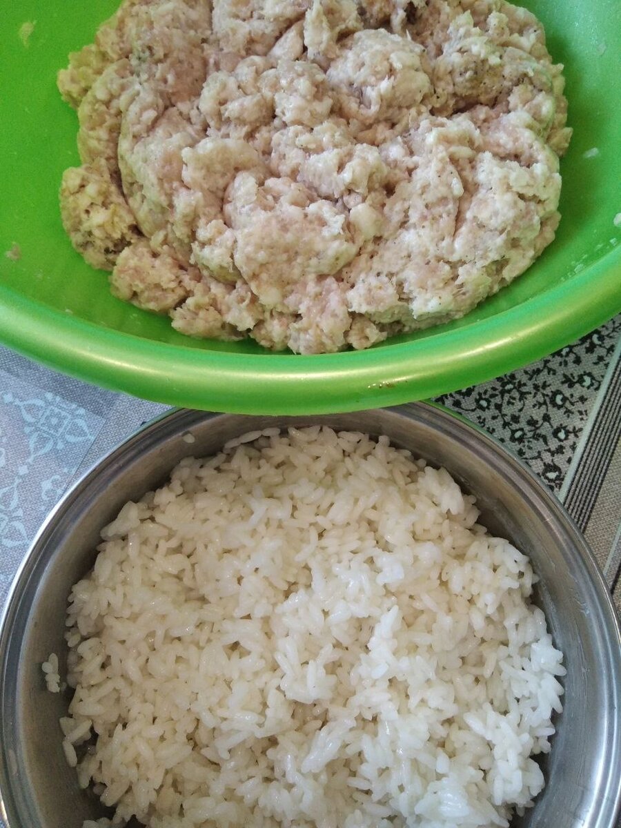 Фарш из свинины и варёный рис