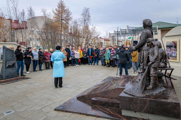    Открытие сквера трудовой доблести telegram-канал Алексея Титовского — https://t.me/titovsky_al/3693