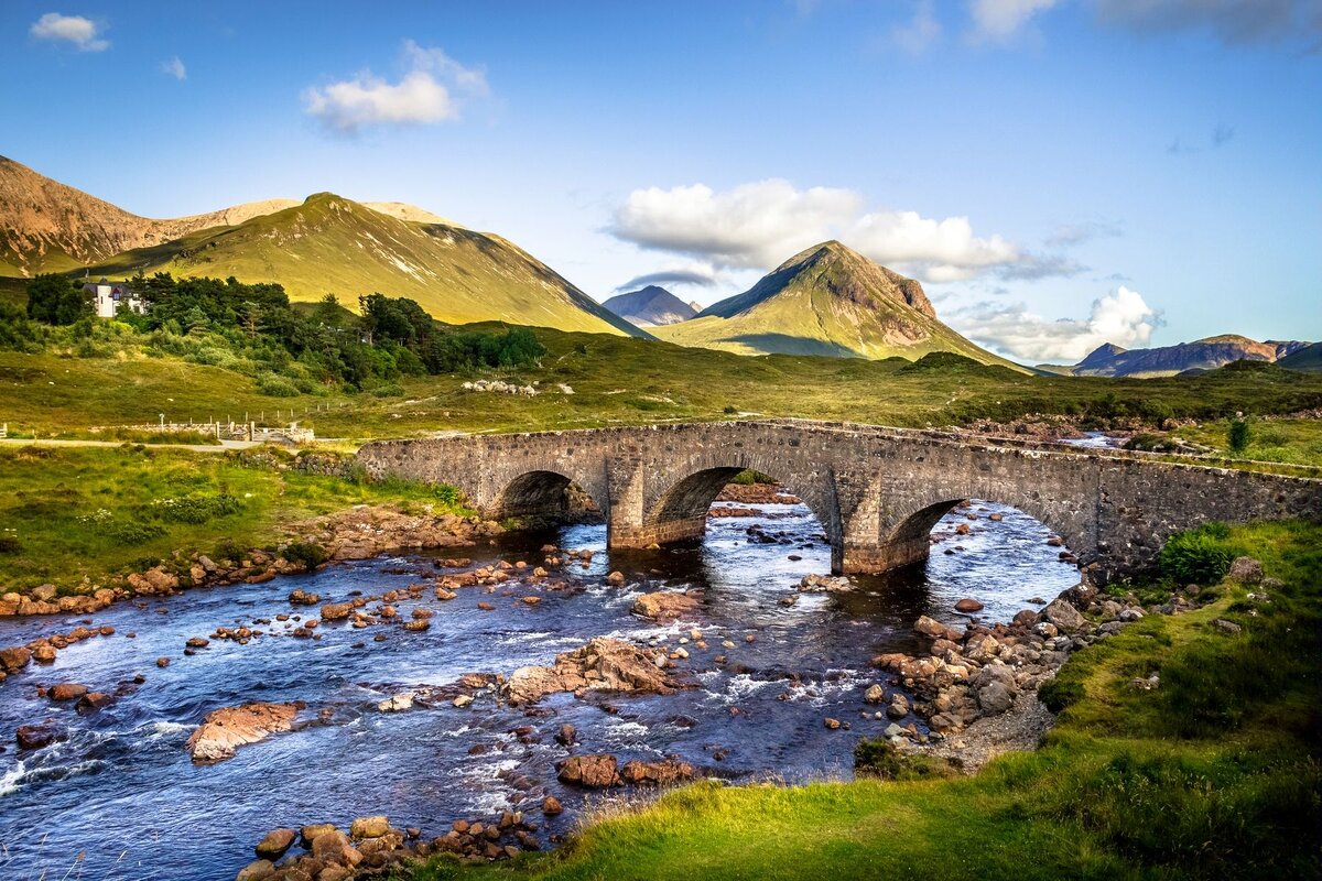 Skye. Старый мост Слигчейн остров Скай Шотландия. Остров Скай, Шотландия (Isle of Skye). Остров Скай Шотландия достопримечательности. Мост Слигчейн на острове Скай, хайленд, Великобритания.