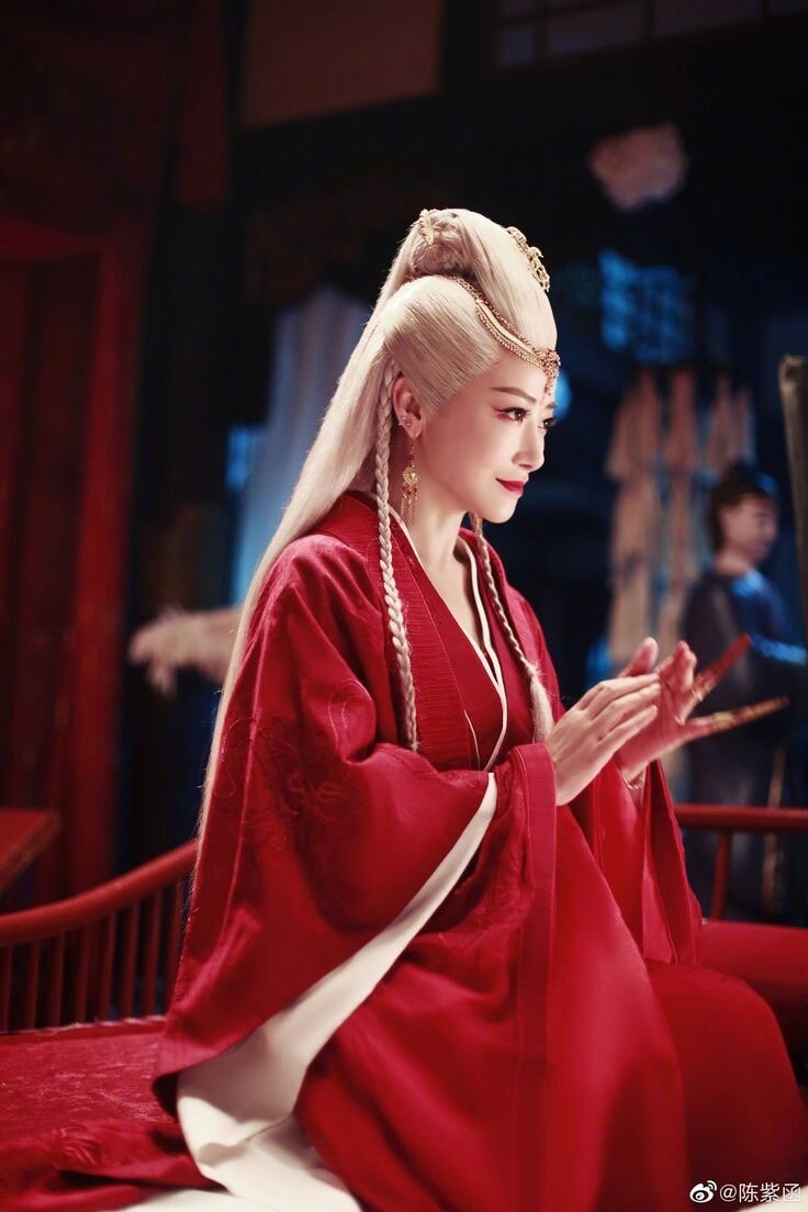 Кадр из сериала «Далекие странники», скриншот.