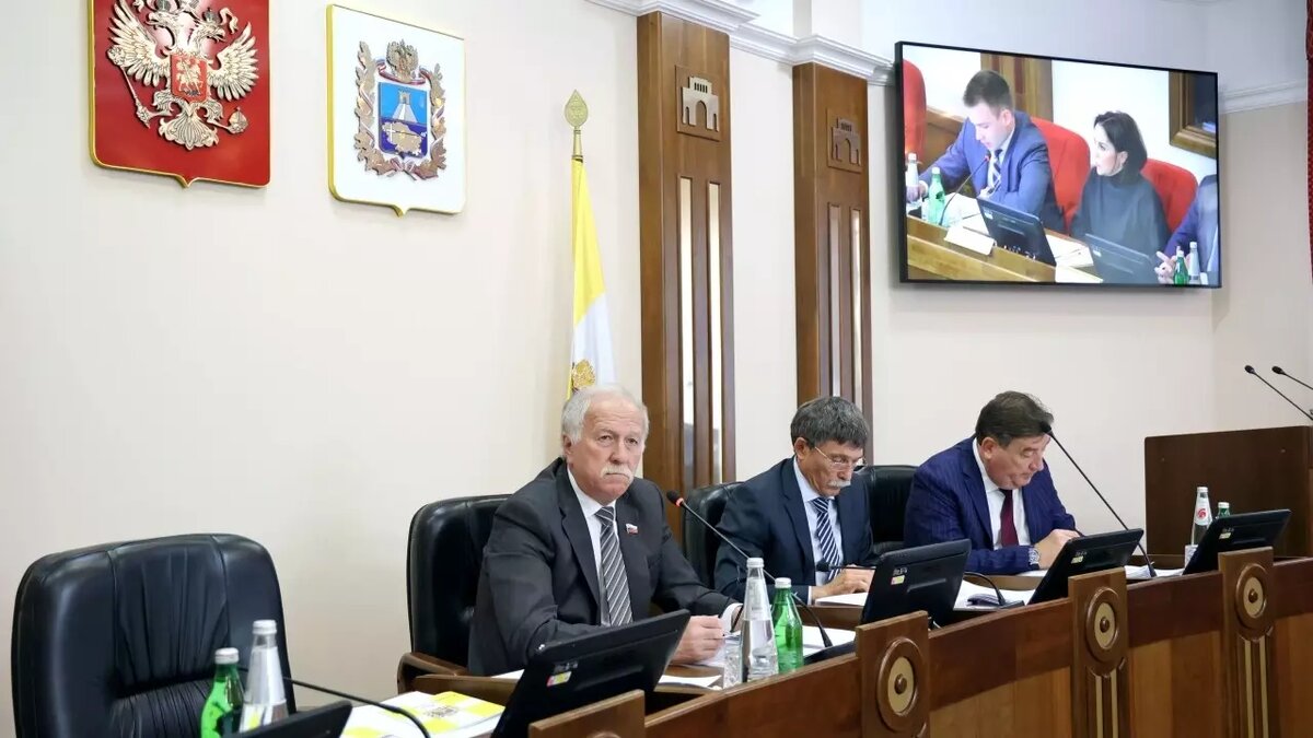     На первом пленарном заседании осенней сессии рассмотрели несколько законопроектов, сообщили в пресс-службе Думы Ставропольского края.