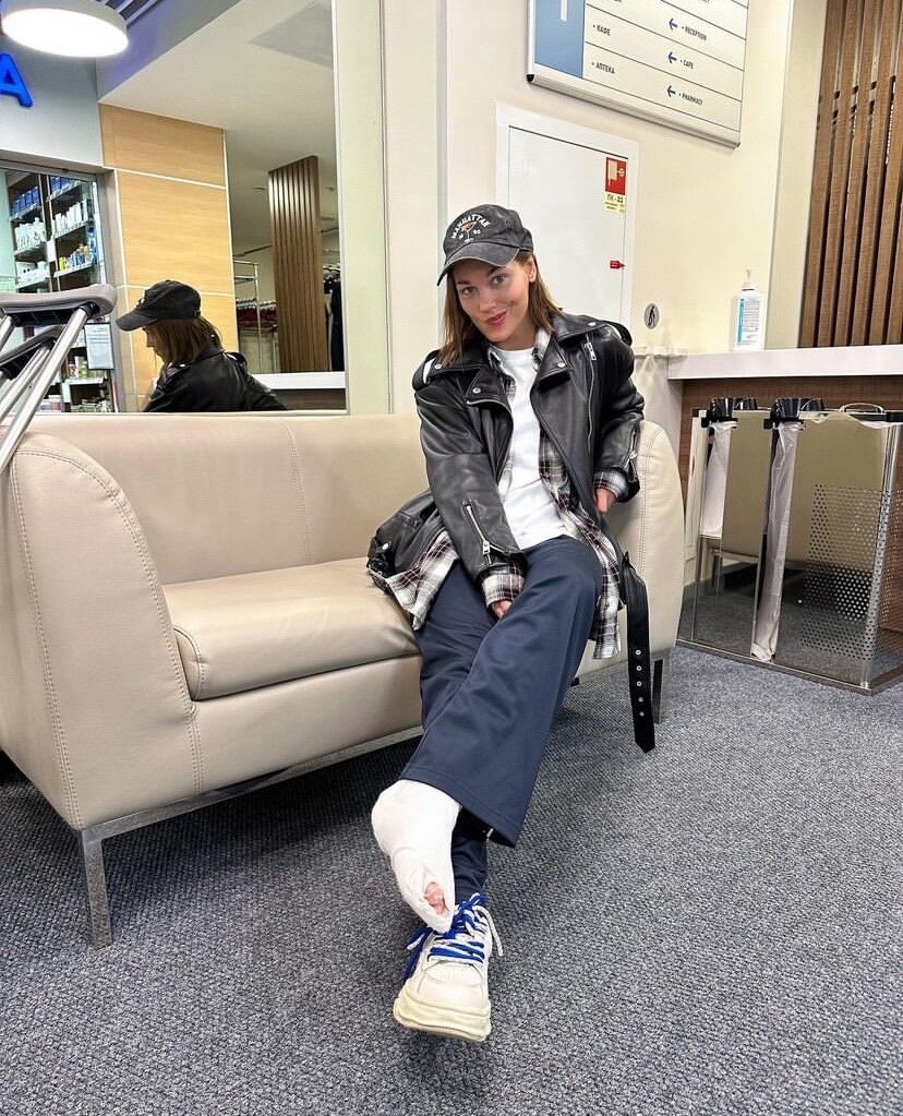    Кристина Асмус сломала ногу, фото: vk.com/officialkristinaasmus