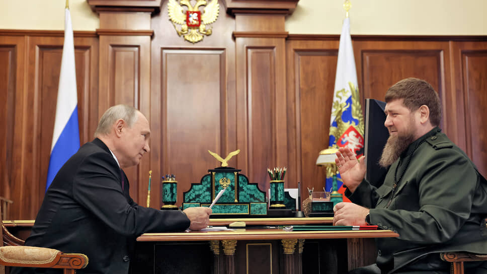 Фото: пресс-служба президента РФ📷Владимир Путин (слева) и Рамзан Кадыров во время встречи