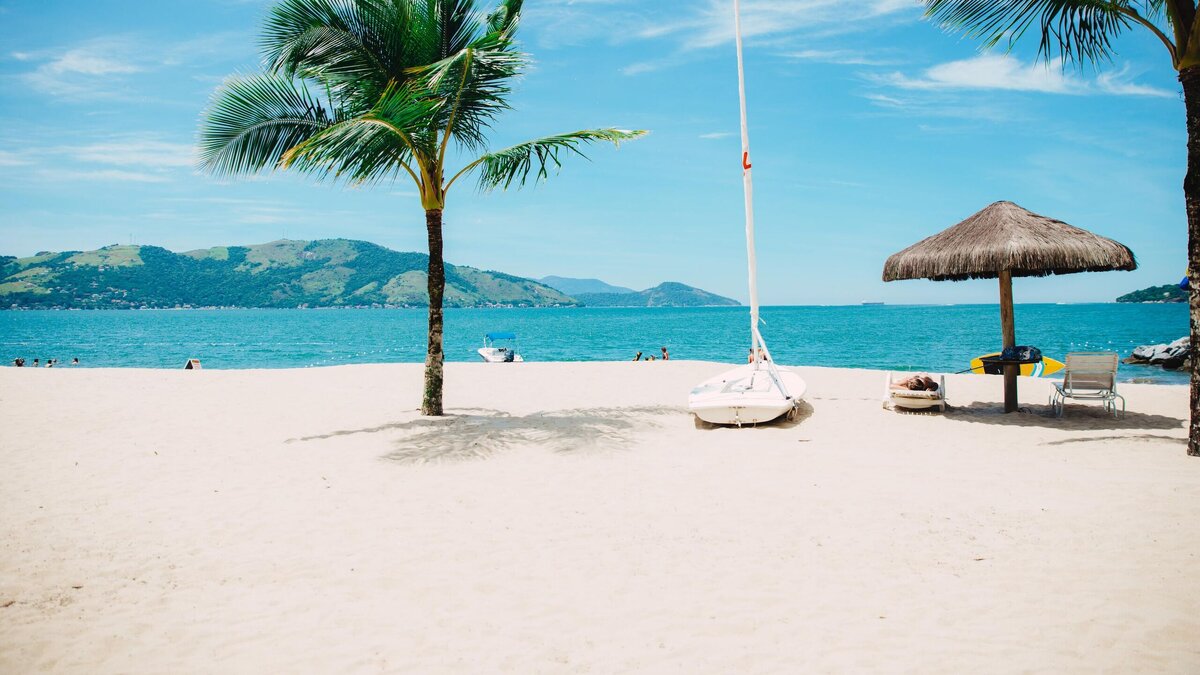    В октябре лететь туда: россиянам назвали самые дешевые пляжные курорты© Unsplash | Elizeu Dias