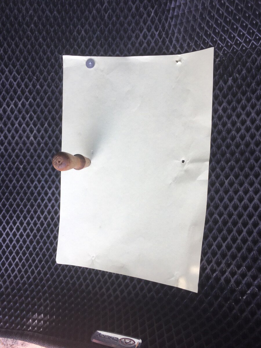 Как бы не хотелось делать дырки в коврике, но пришлось