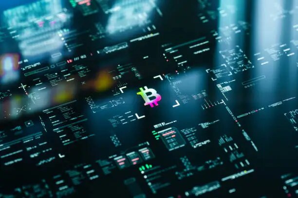 Криптовалюта - это цифровая валюта, которая защищена криптографией. Это означает, что транзакции с криптовалютами невозможно подделать или изменить