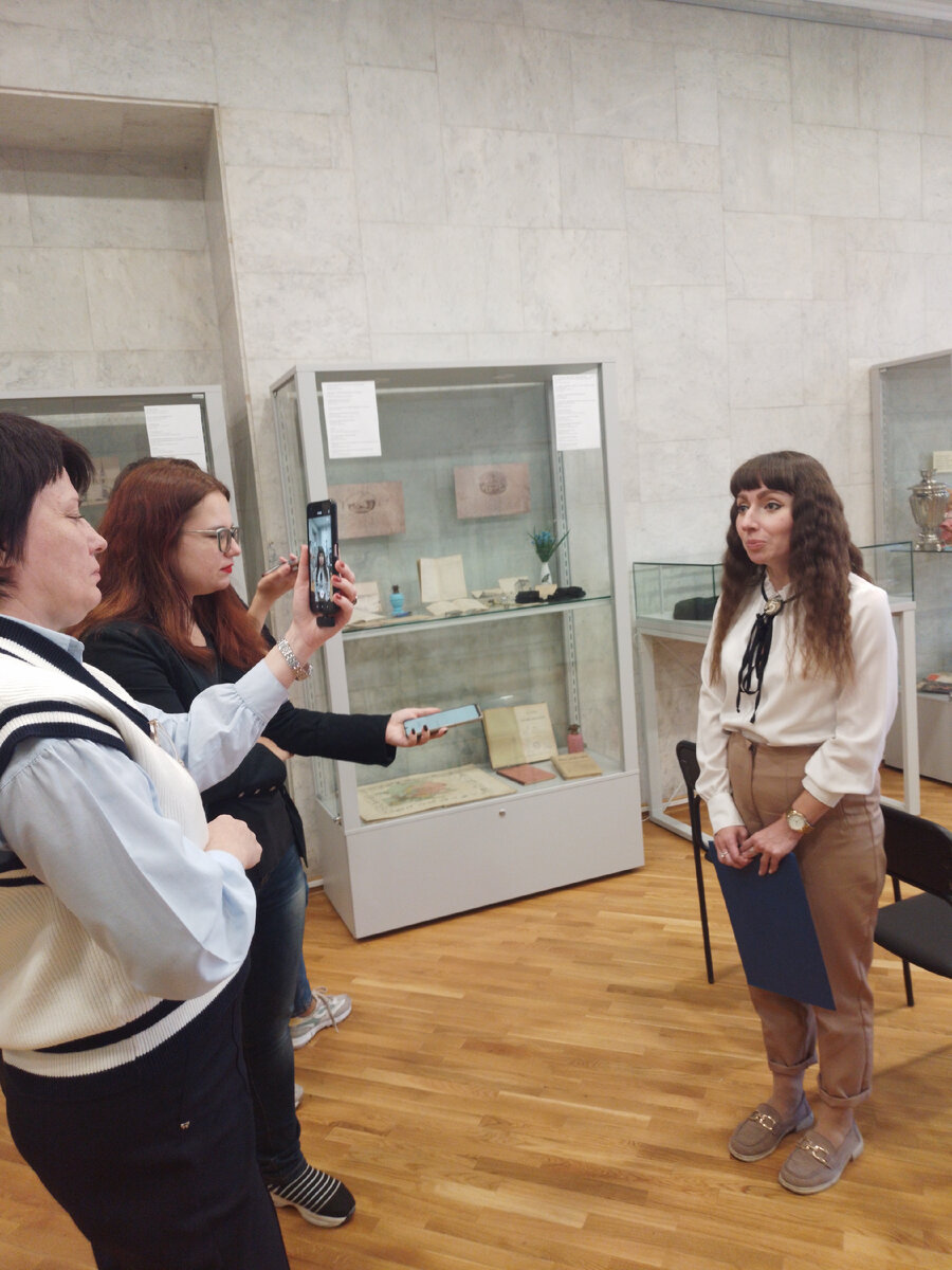  Сентябрь  уже на исходе , но он красиво дал старт  первого числа началу учебного года в школах, колледжах и вузах.-4