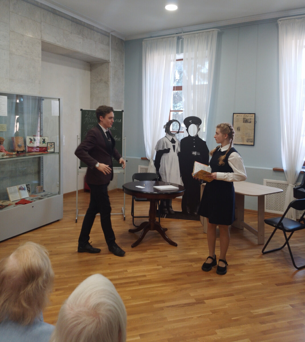  Сентябрь  уже на исходе , но он красиво дал старт  первого числа началу учебного года в школах, колледжах и вузах.-5