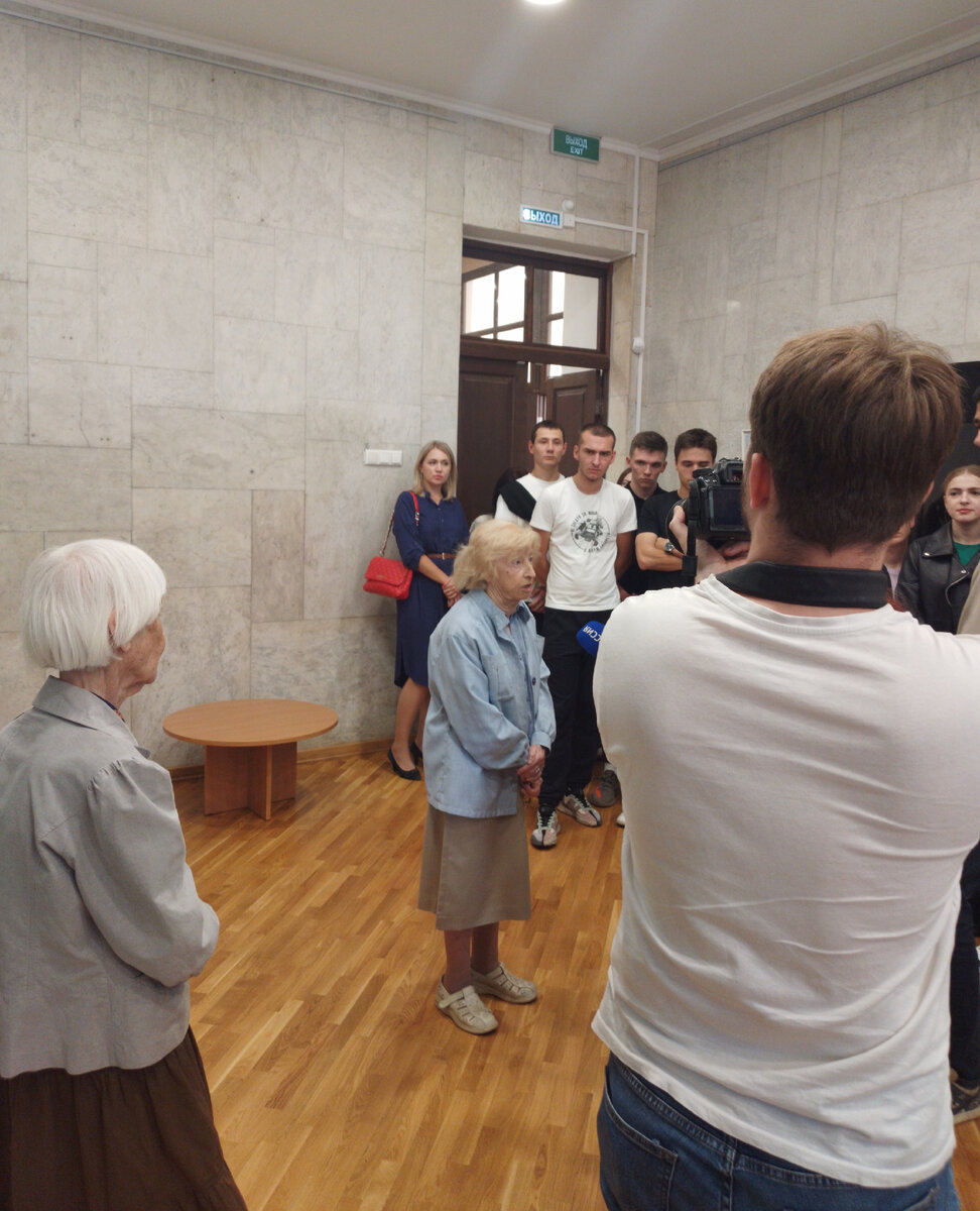  Сентябрь  уже на исходе , но он красиво дал старт  первого числа началу учебного года в школах, колледжах и вузах.-7