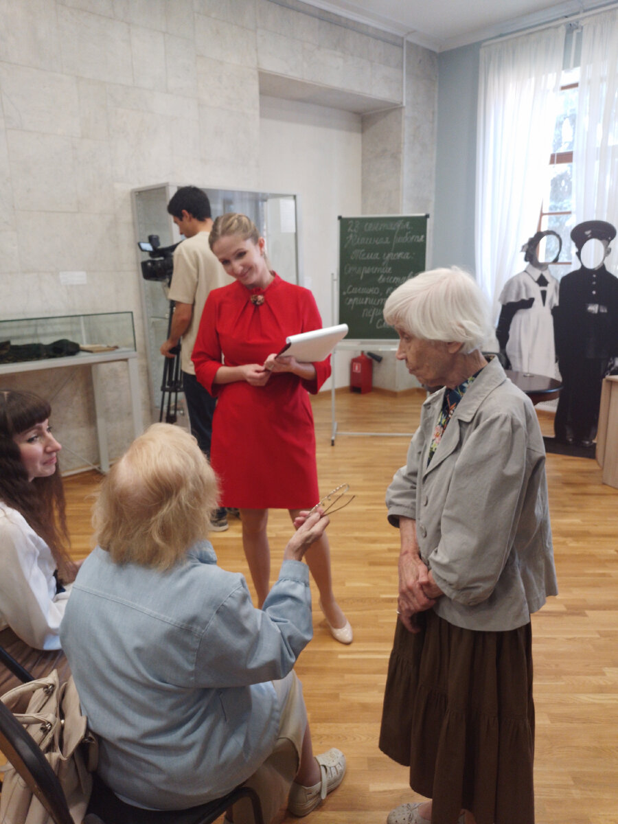  Сентябрь  уже на исходе , но он красиво дал старт  первого числа началу учебного года в школах, колледжах и вузах.-8