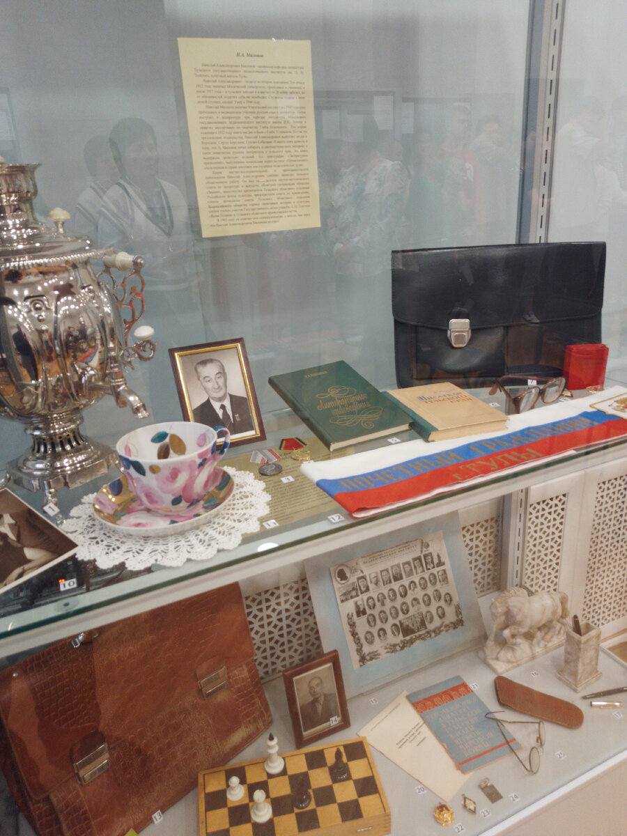  Сентябрь  уже на исходе , но он красиво дал старт  первого числа началу учебного года в школах, колледжах и вузах.-11