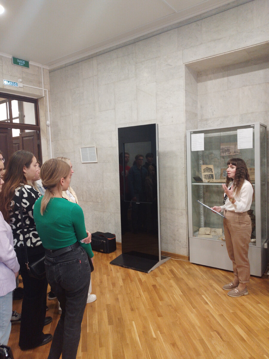  Сентябрь  уже на исходе , но он красиво дал старт  первого числа началу учебного года в школах, колледжах и вузах.-12