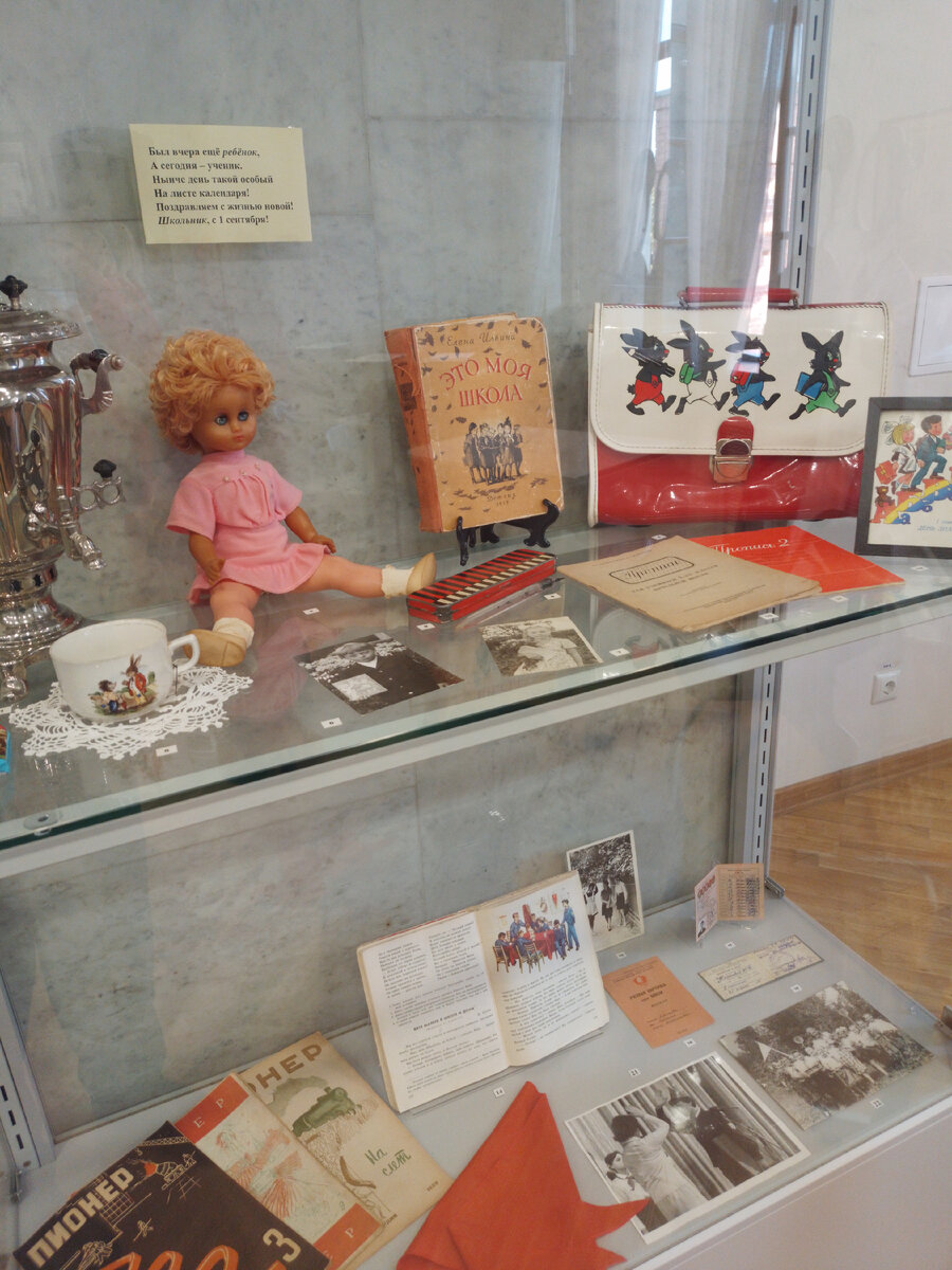  Сентябрь  уже на исходе , но он красиво дал старт  первого числа началу учебного года в школах, колледжах и вузах.-13