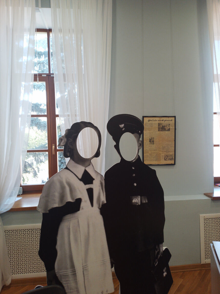  Сентябрь  уже на исходе , но он красиво дал старт  первого числа началу учебного года в школах, колледжах и вузах.-14