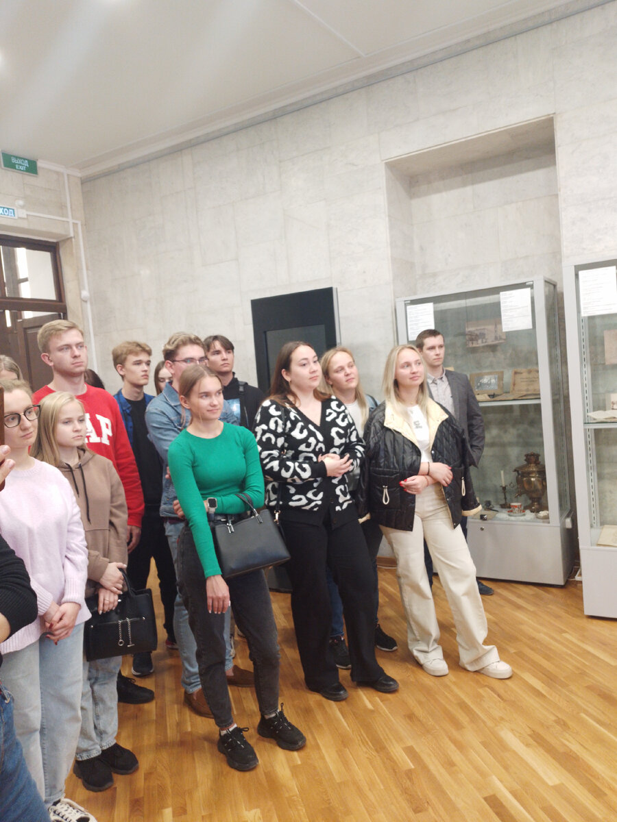  Сентябрь  уже на исходе , но он красиво дал старт  первого числа началу учебного года в школах, колледжах и вузах.-19