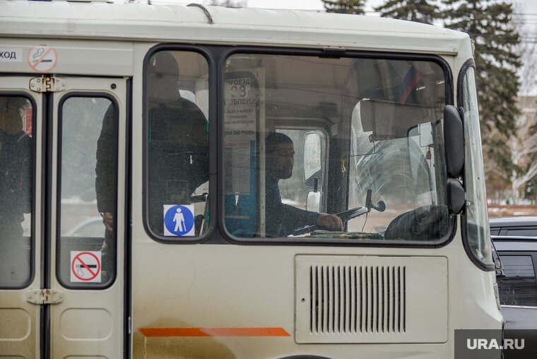    Водитель маршрутки угрожал пенсионеру