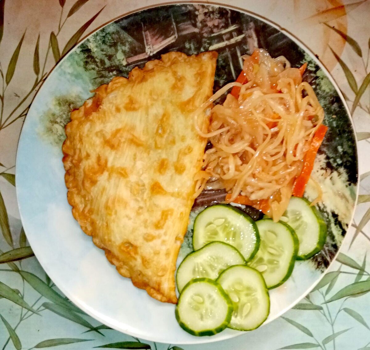 Чебурек, салат из капусты и моркови "Валдайский погребок" (очень приятный мягкий маринад) и те самые огурцы, которые не отправили в компост)))