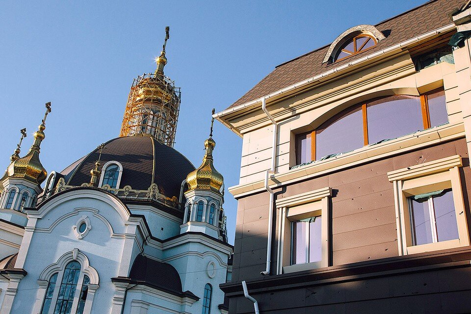    Работы по восстановлению Покровского собора Мариуполя. Григорий КУБАТЬЯН