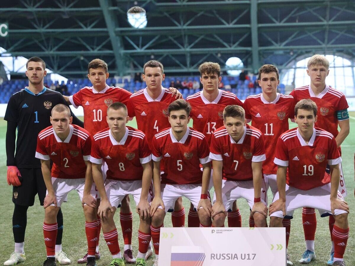   Футболисты юношеской сборной России© Фото : Пресс-служба РФС