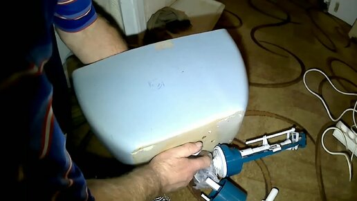 Последовательность и правила сборки запорной арматуры в бачке унитаза ...