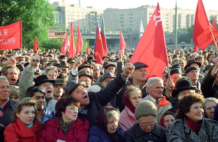 Народ который тогда не хотели слушать, все шло в угоду западу.