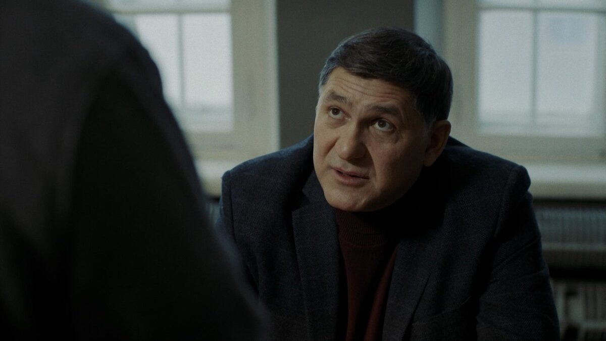 Сергей Пускепалис в сериале «Напарники».  Источник фото: https://www.kino-teatr.ru/kino/movie/ros/144446/foto/1487290/