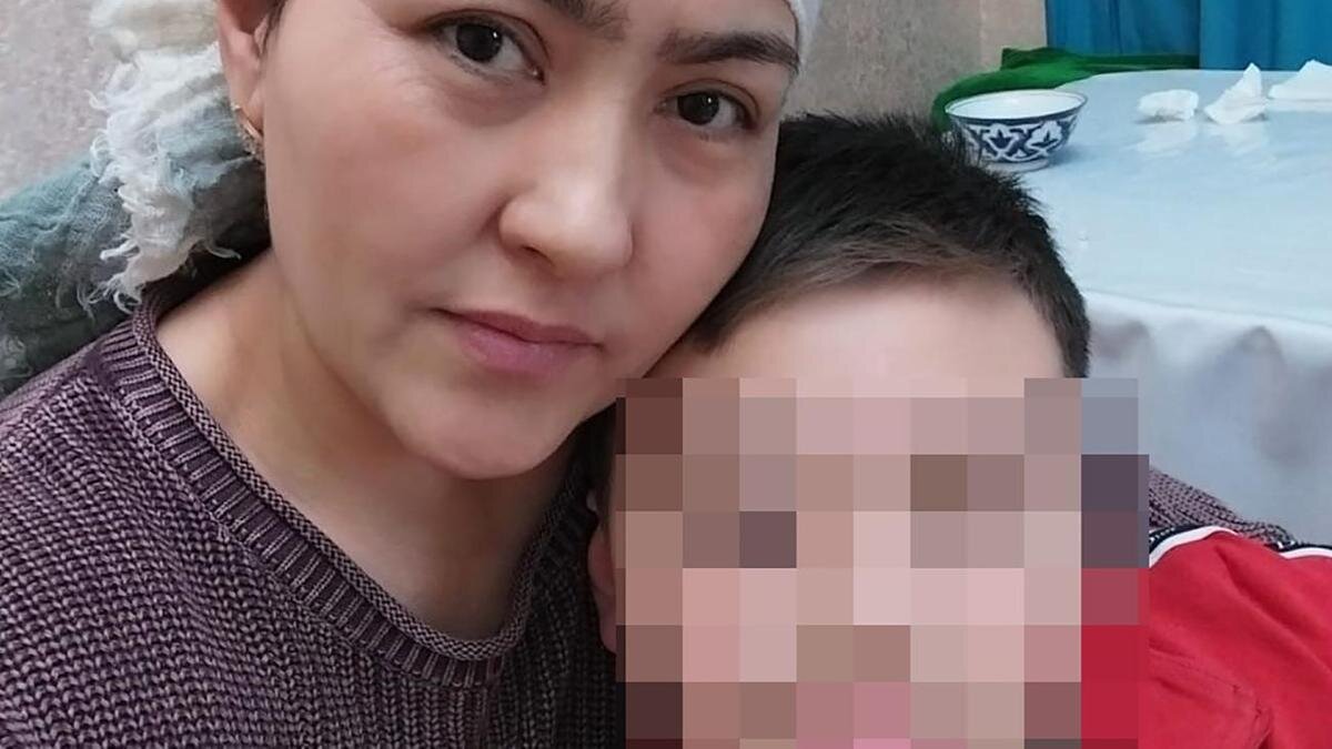    Нургиса с мамой:из личного архива