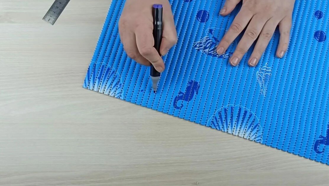 ПВХ-коврик был использован не по назначению.