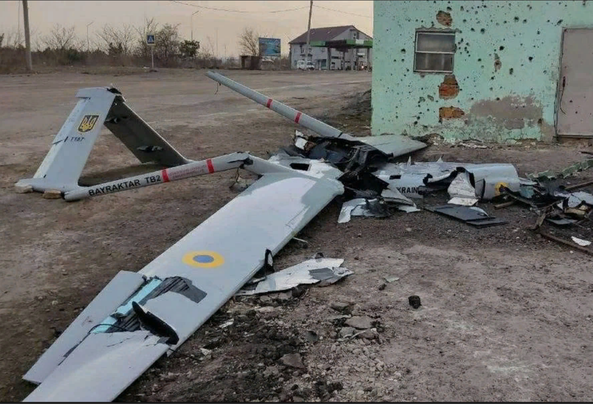Украинские бпла сегодня. Байрактар беспилотник сбитый. БПЛА Байрактар тб2. Турецкий беспилотник Bayraktar. Фото Байрактар беспилотник турецкий.