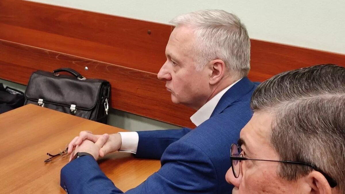     В Красноярске начался суд над экс-замгубернатора Юрием Лапшиным и экс-руководителем краевого транспортного управления Константином Мандровым. Их обвиняют в превышении полномочий при строительстве метро.